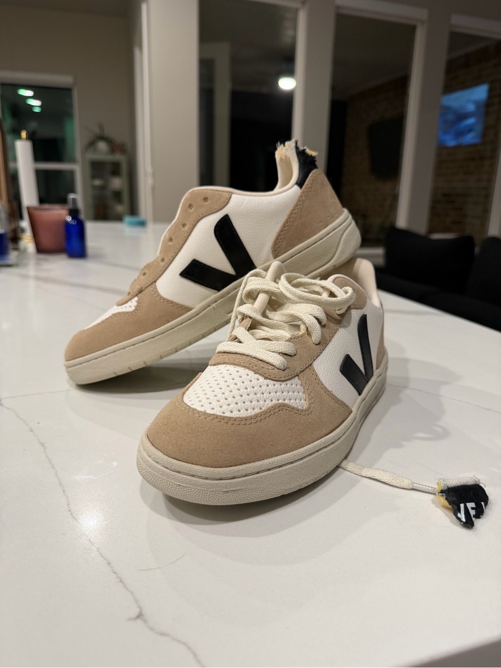 Veja Men’s V-10 Sneakers leather white black Sahara